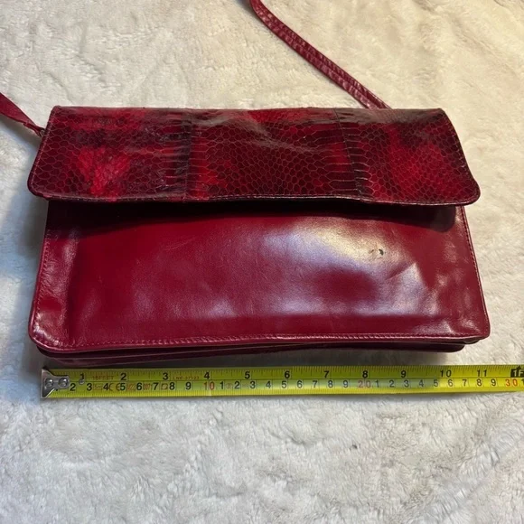 Vintage Crossbody Bag Red Snakeskin Print Gold-tone Hardware Vegan Patent Shiny - Picture 14 of 15